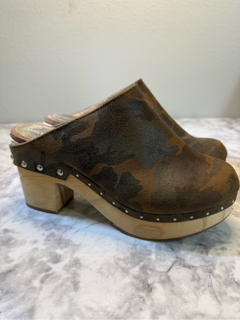 Chelsea & Violet camo print slip-on mule booties rounded W/ studs  toe Sz 8